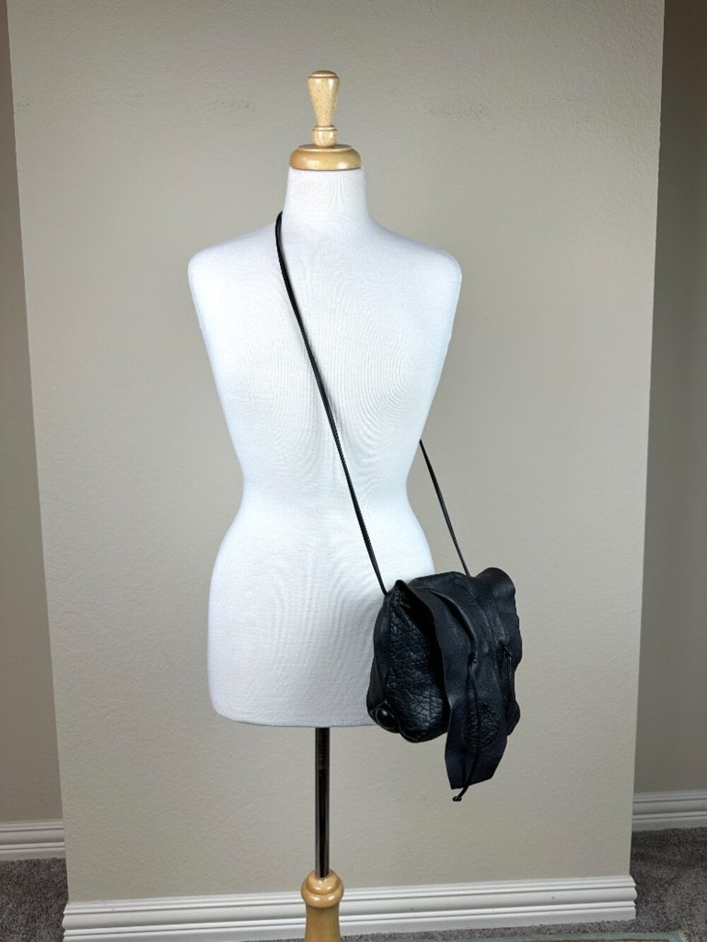 Vtg 80s Carlos Falchi The Buffalo Black Leather Butterfly Small Crossbody Bag - Picture 2 of 8
